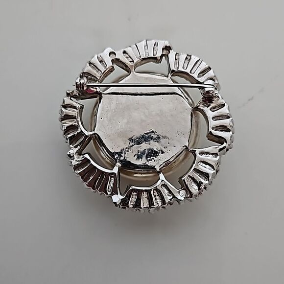 Birks Vintage 1950s Brooch Faux Pearl Surrounded By 40 Baguette Rhinestones - Picture 6 of 16